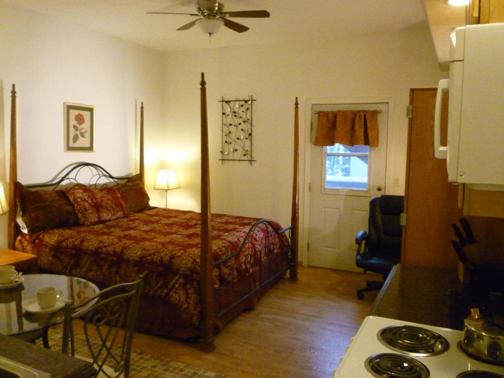 Queen Studio interior